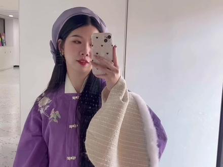 贝雷帽的戴法教程~今天是美术系的姨来装学姐
#国风合伙人 #汉服 #出街吧汉服 #汉服日常 #ootd穿搭