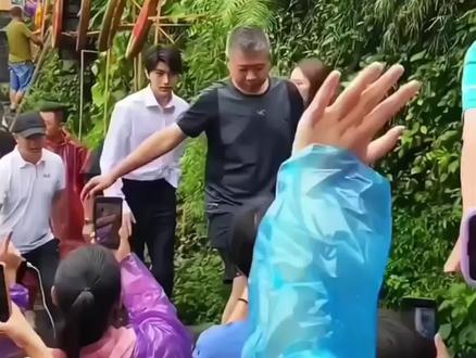 村里来了位年轻人:蔡徐坤#蔡徐坤 #蔡徐坤ikun #考公