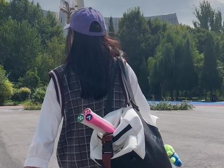 你一句熏风是什么杂牌我沉默了好久@抖音小助手 #打羽毛球女生 #熏风星月
