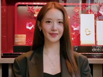 #kingtheland #林允儿kingtheland #林允儿 20240319 voguetaiwan INS&Reels更新配文: VogueCeleb yoona__lim 允兒歐膩,真的是一位很盡心負責的品牌代言人 作為Qeelin代言人,她與V粉分享了在面對品牌旗下玲瑯滿目的珠寶系列時,她所推薦的首個入門藏品,還有她最喜歡的珠寶系列,還提及了香港的粉絲見面會!香港的粉絲們請接收我們的羨慕與嫉妒吧Yoona與Vogue在Qeelin銀座旗艦店內進行採訪時,店門口對街站滿了冷風中猶秩序滿分的粉絲,如果你也在現場的話,浮出水面與我們相認吧vogueluxury voguejewelry yoona qeelin brandambassador qeelinjewellery chathsu