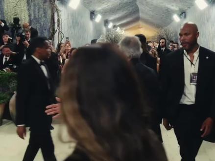 2026MetGala | 碧昂丝『体验完整版尖叫』 碧昂丝Met Gala巅峰红毯!沉浸式感受全场炸裂尖叫…
5分钟专属清场 6分钟全程尖叫沸腾 7分钟极致特写 十年回归即顶流 红毯女王地位无人能及!! #beyonce #metgala #天后 #红毯 #艺术
