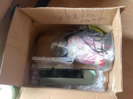 粉丝说让给他行车记录仪换个电源插座 结果拆开一看电池废了 插座换好 通电一会闪屏 主控发热严重 供电电感差点把我手烫个泡 而且内存卡也坏了!