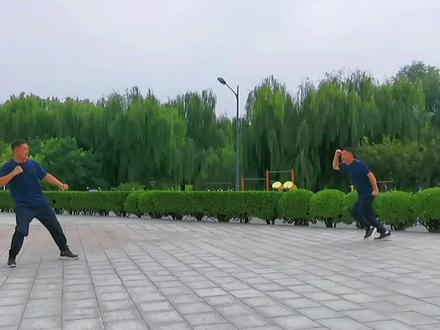 十秒钟教会你一脚踢飞自己😂#手机摄影 #特效 #教程 @抖音小助手