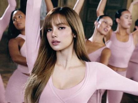 Lisa成为知名运动品牌全球代言人 #娱乐 #Lisa #Kpop #爱豆 #热点