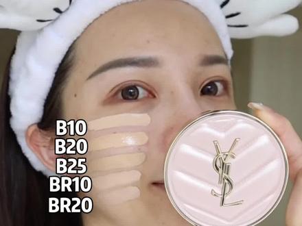 全色号试色+测评❗️用了一个春节综合评价!
💚测评色号:BR20
妆效:自然透着光泽的妆效,轻薄服帖,粉感轻微,润而不干,扒肤不粘腻,遮瑕6成左右。持妆在滋润型的气垫里属于优秀的,10h没补妆,表情纹处正常积线以及面颊正常脱妆,其余都很完整。氧化不到1个色号。
适合肤质:偏干皮/混干皮/中性皮/轻微混油皮
💚选色攻略:
B10-黄调一白
B20-黄调二白
B25-黄调三白
BR10-粉调一白&中性一白
BR20-粉调二白&中性二白
💚双色对比:
B20+B10
B20+B25
BR20+BR10
B10+BR10
B10+BR20
❣️不得不提的冷感冰川粉,美貌值max,太喜欢啦!
#气垫粉底测评#ysl气垫测试#干皮气垫 #ysl粉色气垫