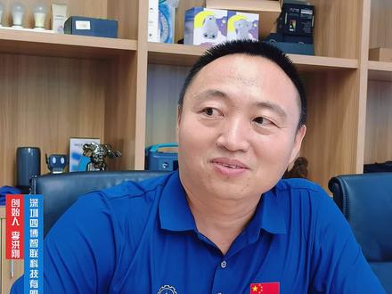 ESP32-S31 可以理解为乐鑫面向新一代 AIoT 场景打造的高集成 SoC。它在一颗芯片里融合并升级了多条成熟产品线的核心能力:延续 ESP32 经典蓝牙与以太网 MAC 生态,承接 ESP32-S3 在端侧 AI、语音识别、视觉识别和多媒体交互方面的能力,同时集成 ESP32-C6 代表的 Wi-Fi 6、Thread、Matter、Zigbee 等智能家居连接能力。 在算力方面,ESP32-S31 采用双核 32 位 RISC-V 处理器,主频最高 320MHz,并配备一个最高 40MHz 的低功耗 RISC-V 协处理器,可用于休眠状态下的传感器采集、低功耗唤醒和轻量任务处理。 因此,ESP32-S31 并不是一颗普通联网 MCU,而是一颗面向 带屏 AIoT 设备、智能家居网关、Matter / Thread 中控、语音视觉交互终端、电子门铃、学习机和多协议网关 的高集成 SoC。