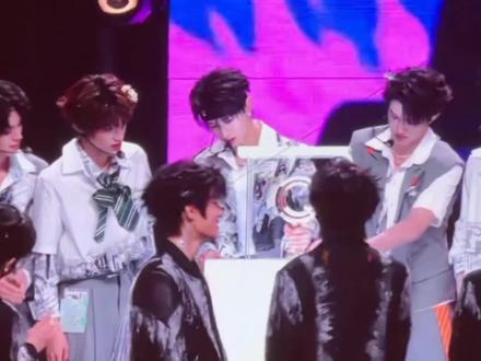 不是铲丝不要看 小心破防😭#苏新皓#tf荣耀之战@抖音媒体内容优推官 @抖音创作灵感 @抖音创作小助手 @抖音小助手