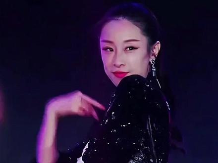 明明是王麟唱火的《QQ爱》,为何原唱却用一纸律师函收回版权?一句“他要较真”懂了陈小春的坚持#王麟 #孙辉 #陈小春 #娱乐评论大赏 #内容启发搜索