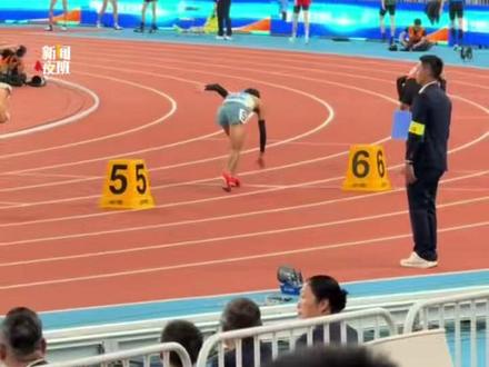 全运会男子800米决赛,浙江选手奚枭横破全国纪录夺冠,广西选手刘德助终点前被反超,遗憾摘银。赛后采访表示:发挥了接近百分百的水平。#刘德助 #全运会