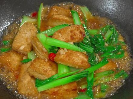 简单的小青菜炕豆腐 你是不是一看就会 一做就废#香煎豆腐 #一起学做菜 #美食教程