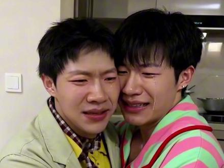 什么压力我都扛住了 没想到在ai小火人这没扛住 呜呜 谁来帮帮我