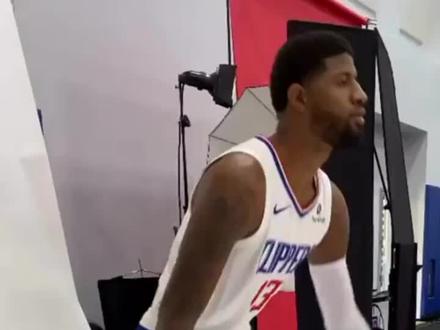 快船媒体日,保罗·乔治身披快船13号球衣#快船 #保罗乔治