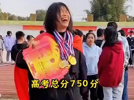 她再次考上清华大学#教育 #励志 #传递正能量 #学生党 #读书 #校园