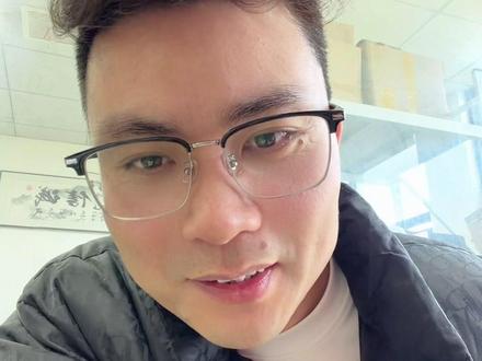 手机文件传到电脑最好的方式局域网传输 传输速度快,不压缩文件不影响画质清晰度,也不产生聊天记录占用手机和电脑的存储空间#手机电脑文件互传#电脑共享文件夹 #微信传输助手 #打工人必备技能 #办公技能分享