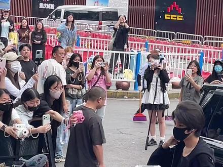 #王橹杰 5.6号上班现场直播!太帅了!这头发太飘逸了!#重庆小胖 #长江国际