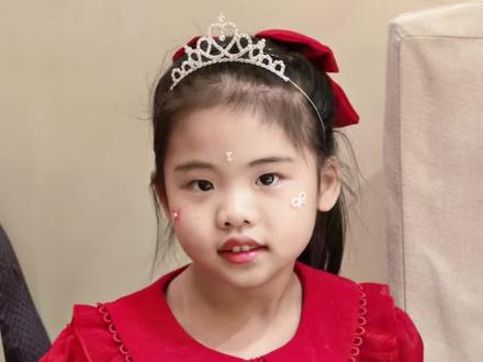 宝贝,生日快乐🎂妈妈希望你健康、平安、快乐,如果这三个目标都能达到,那其他的就都是锦上添花咯!爱你哟,我的小姊妹👧#六岁生日快乐 #被爱包裹的童年 #成长的仪式感 #小公主 #家人是最好的礼物