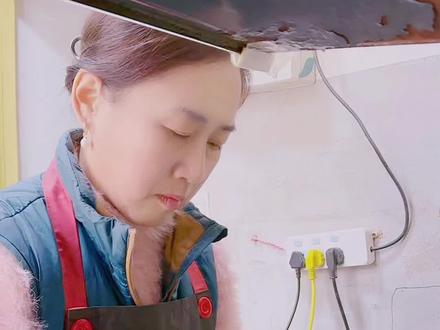 快过年了做个四喜丸子,饭盒放不下改成八喜丸子,荤素搭配,简简单单一顿饭平平淡淡又一天#记录真实生活#日常生活#东北人