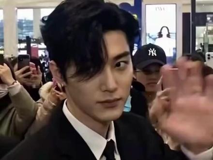 希望大家玩梗归玩梗,还是要分清现实啊#EXO #king #爱丽 #EXO成为ai最大受害者