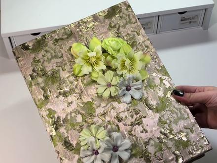 复古绿色立体书封面装订教程 重发一遍!
之前内页装订忘记录进去了(赔笑)
最后一步啦~期待宝宝们的成品!!
#立体书#教程#手工#DIY#礼物@DOU+上热门 @DOU+小助手