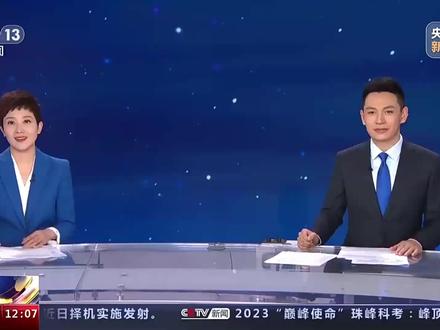 平陆运河全线动工建设!
加快建设交通强国标志性工程、西部陆海新通道骨干工程平陆运河,于5月23日全线动工建设。平陆运河建成后,将成为我国西南地区运距最短、最经济、最便捷的出海通道。
平陆运河起点位于广西南宁横州市西津库区平塘江口,经钦州灵山县陆屋镇沿钦江进入北部湾,全长134.2公里,设计年单向通过能力为8900万吨。工程主要包括航道、航运枢纽、水利设施改造以及沿线跨河配套工程建设,工程总概算约727亿元。
钦江在大山之间蜿蜒流淌,平陆运河建成后将沿钦江进入北部湾。
建成后的平陆运河不仅支持广西的发展,也将成为我国西南地区运距最短、最经济、最便捷的出海通道。因平陆运河建设吸引现有通道货运量转移带来的运输费用降低每年可达52亿元以上,未来会对我国多个省份的外贸经济和内需货运业务等,起到重要的支持作用,将大力推动沿线地区产业发展。
三大枢纽一期工程已完工
事实上,作为平陆运河建设的关键工程,马道、企石、青年三大航运枢纽已于去年8月开工建设,目前一期已经全部完工。
平陆运河青年枢纽一期工程实现导流通水。
平陆运河起点西津库区的水面与入海口的海平面之间有65米左右的落差,在134.2公里的运河上,需要建设梯级枢纽,把运河航道分成几个阶梯,以调节水位落差,保障航行顺畅安全。
通过多次科学论证严谨分析,设计者最终决定在平陆运河航道上依次设置马道、企石和青年三大枢纽。
平陆运河企石枢纽导流明渠已实现通水。平陆运河集团有限公司供图
连通西江航运干线和北部湾港的关键,就是要打通分水岭,使广西以及云南、贵州的水运货物得以从北部湾出海,较从广州港出海缩短航程约560公里。
平陆运河第一梯级的马道枢纽就位于分水岭段,上下游水位最大高差达29.6米,航道穿山而过,两岸山体的稳定性对运河通航安全至关重要。
作为平陆运河第二梯级的企石枢纽,与上游水位的最大高差也有27米,平陆运河在这里将现有的钦江河道裁弯取直、拓宽浚深,满足未来5000吨级船只通航需求。
将建成目前世界上规模最大内河省水船闸。