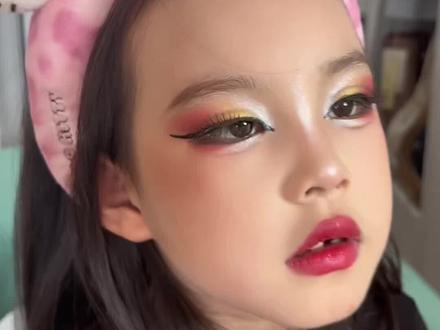 #儿童妆容舞台妆 六一儿童节的妆教来了,妈妈们赶紧收藏,给孩子画起来吧#儿童舞台妆眼影