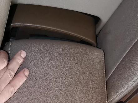 奔驰E级后排扶手支架断裂,4S店更换总成价格小一万,我们完美修复价格几百元。#同城热门 #汽车保养维修 #修车那点事 #上热门 #