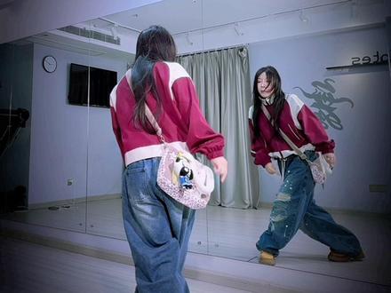 爱情鸟飞走了,下一只…大概还在蛋里。
#爱情鸟 #yellowdaddy编舞 #保姆级教程 #分解教学 #一学就会系列