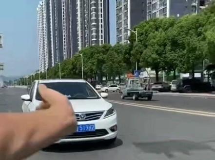 “今天这个违章你不用管” 提供:杨德坤 来源:舞钢市公安局