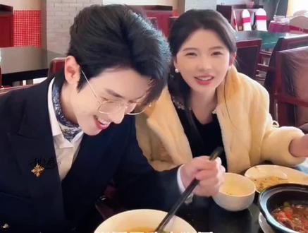 吃饭日常+1~林籽蓉直播录屏#向全世界安利#宇籽心动#林籽蓉#赵冠宇@DOU+小助手 #赵冠宇