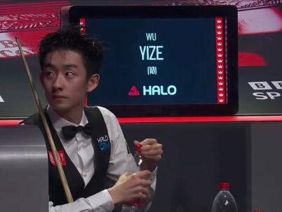 #斯诺克世锦赛 你知道吴宜泽在英国有多受欢迎吗?请看VCR
年轻人不但有礼貌,还很有绅士风度!