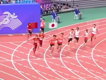 亚运会男子4 × 100接力赛,中国最后一棒反超日本夺冠,00后小将陈佳鹏一战成名!