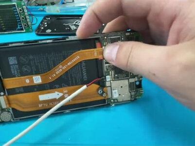 荣耀v10闪一下标志重启 以为大问题没想到是送维修费来着@#手机主板维修 #修手机