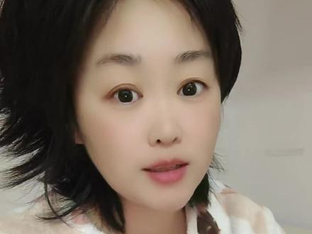 那个在200万时说希望瓜瓜年前四百万粉丝的愿望已经提前实现了 。这个保守的愿望,恰恰体现了一种奋进又不冒进的求实精神,为我们的同胞里有这样的吃瓜蒙主的粉丝感到欣慰