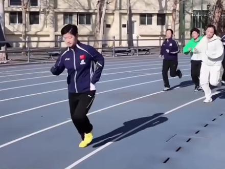 国乒冬训展开体能测试,孙颖莎和王楚钦状态正佳,出征新加坡大满贯日期公布 #孙颖莎 #王楚钦 #孙颖莎回应曾被罚跑1万米
