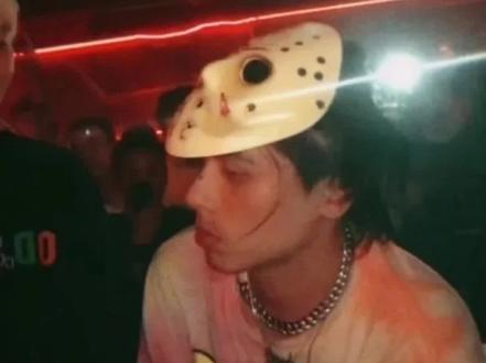 法老《公敌》
不要以为法老只会搞笑,来听听他鼠尾草时期的歌吧。法老的快嘴我认为是非常清晰的了。
(别问我为啥又没做字幕。真的做不了啊😖)#法老 #法老pharaoh #孙权 #说唱 #活死人walkingdead