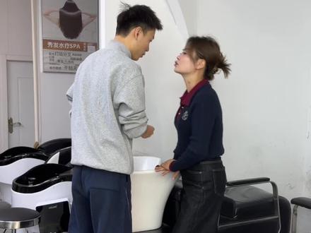 一天二十四小时在一起她都不嫌腻#逗比夫妻日常 #搞笑 #夫妻相处之道 #情侣日常