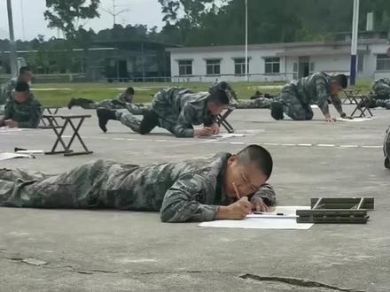 偷拍新兵地形学考试,画面简直不要太美好吗😂(符丹)