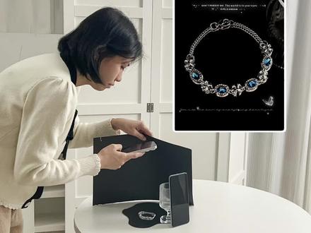 挑战用一张黑卡纸拍出饰品高级感|简单易学#低成本拍摄 #平铺拍摄 #饰品拍摄 #暗调摄影 #手机拍摄教程