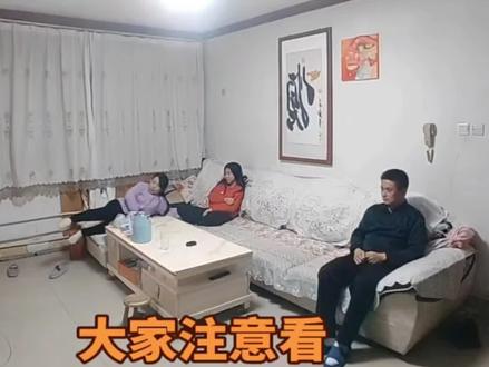 监控下的搞笑一幕 监控下的搞笑#监控下搞笑瞬间 #监控下的一幕看一遍笑一遍 #搞笑#笑到肚子疼 #笑点联盟计划