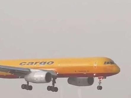 俄罗斯的大飞机又来兰州了#拍飞机 #飞机降落