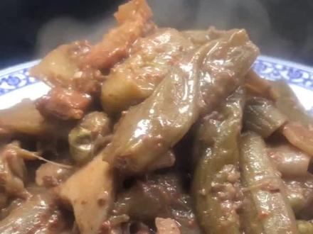 芋头梗-当季时令菜!芋头梗芋头烧法多样,阿明今天芋头梗烧虾酱#美食趣胃计划 #美食推荐官 @抖音小助手