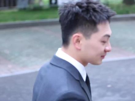 5.19无限超越班,铁柱毕业啦~~铁柱给现场粉丝发礼物,真挚的邀请大家来东北。流量梦想和家乡情怀,并不冲突,放在一起,也能大放异彩!!!铁柱子做到了!#雪饼猴王铁柱@王铁柱(雪饼猴🐒) @王铁柱的朋友圈 #文旅推荐官 #无限超越班@无限超越班