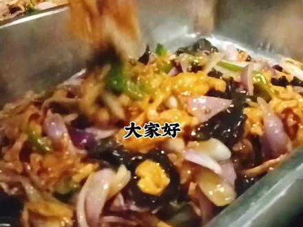 大家好,今天的食堂大锅菜做好了,现在开始报菜名#今日分享 #大锅菜 #食堂菜谱一周不重样 #后厨师 #做菜我是认真的努力做好每一道菜