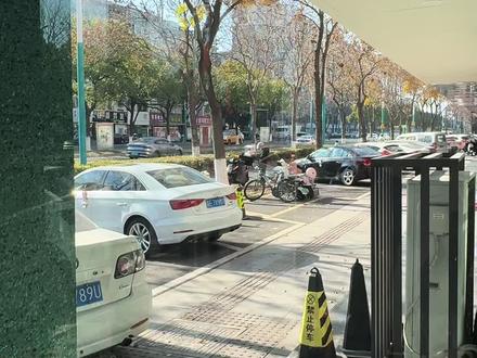 小哥,下次要小心咯😊#外卖小哥 #蛋糕修复