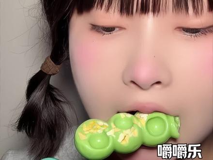 没有香精味的嚼嚼 乐‼️多巴胺和玉米和荷包蛋的好吃 而且造型好看!这个多巴胺口味的一根可以吃好几种味道 口感丰富 爱啃嚼嚼 乐的宝盲入 #吃糖果的快乐 #网红糖果