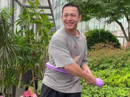 给你们评测4款呼啦圈 顺便我也选择一款 准备带你们甩肉啦#智能呼啦圈减肥打卡 #运动 #减肥打卡