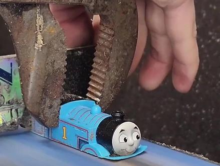 快来一起拯救托马斯小火车吧#车车🚗 #模型 #解压视频