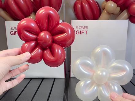 春天来了,做一朵樱花出去踏春吧。可以给小朋友戴在头上,或者手腕上。#气球教程 #手工diy #亲子互动