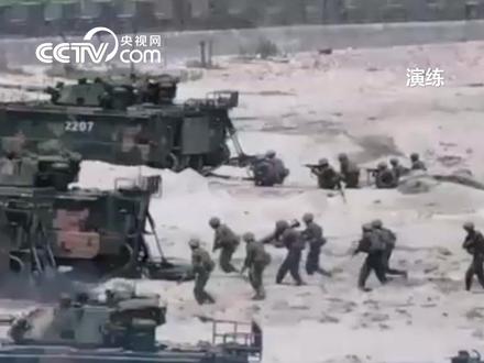 【攻岛登陆!夺取要点!】 解放军英雄连,实战化训练攻岛夺取要点。