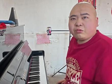 22岁自闭症男孩钢琴#天赋惊人 ,小时候从未接触钢琴 竟能识谱弹琴,已考过业余#钢琴十级 。#自闭症 #钢琴 #天才 @星星的孩子凯洁(自闭症)